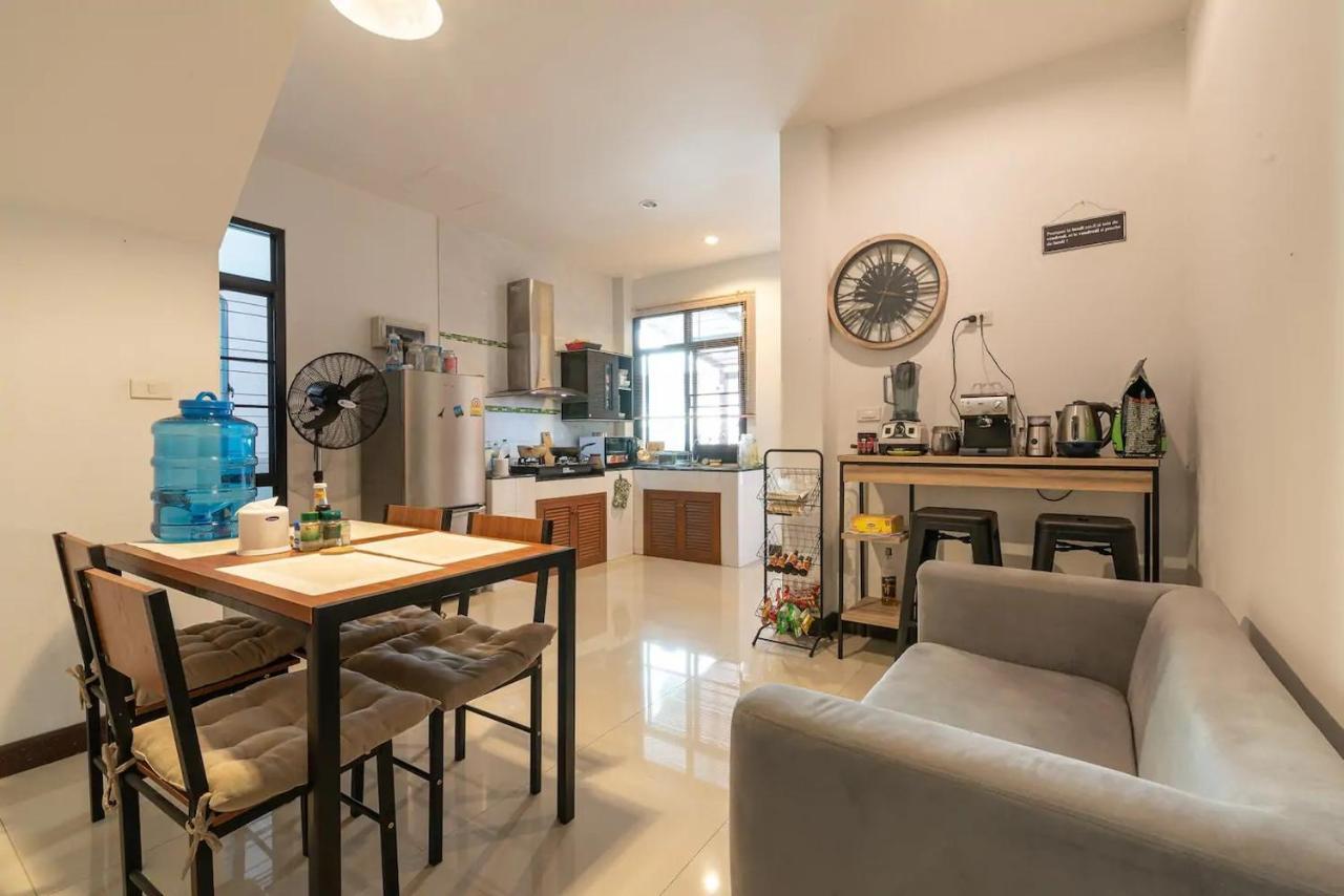 Loft Style Townhouse Near Old City Чиангмай Экстерьер фото